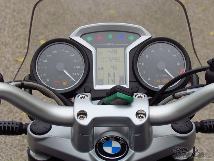 Thiết kế đồng hồ xe BMW R1200R rất nổi bật.